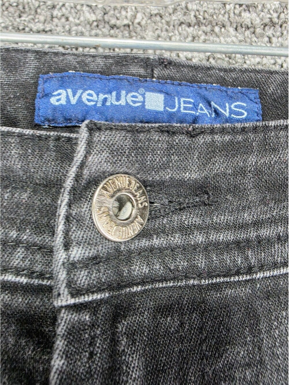 Avenue Jeans Women Plus Capri Black Dark Wash Embroidered Stretch 5-Pocket - Picture 4 of 15